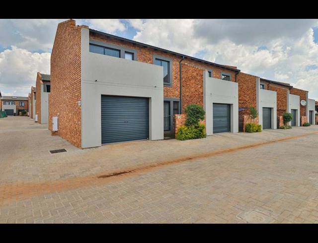 LAND FOR SALE IN DENNEOORD